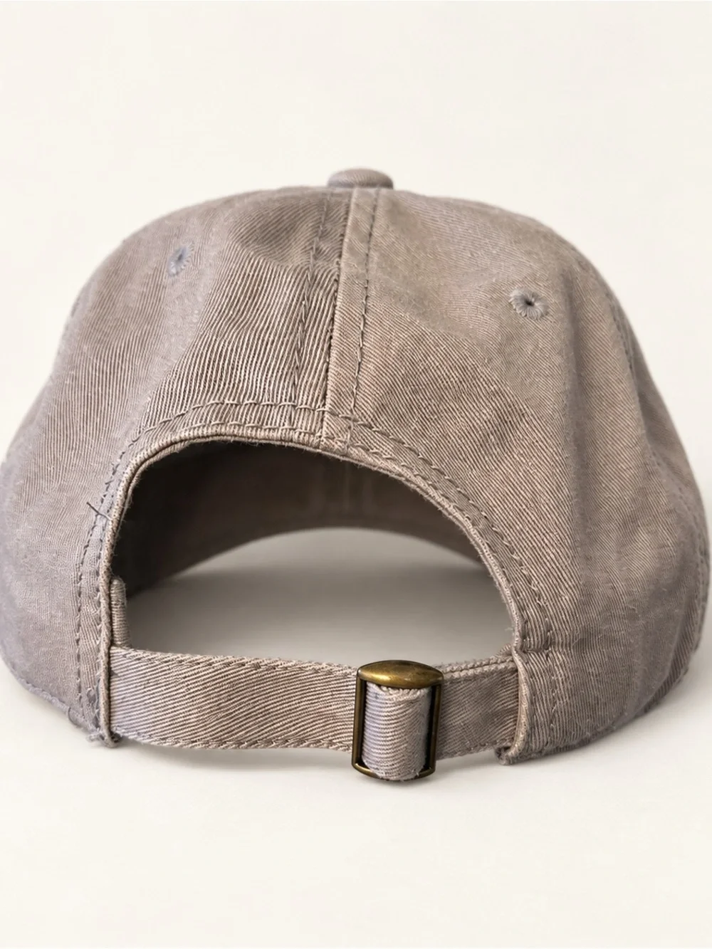 Vuori Gray Baseball Hat: the rise, the shine